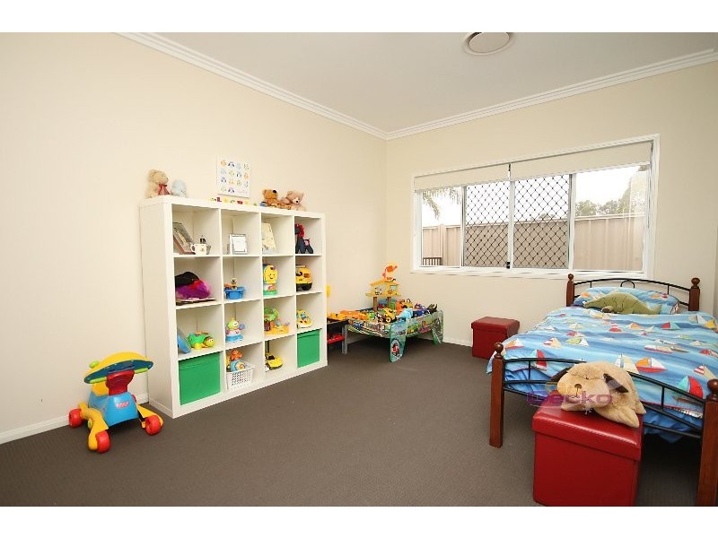 10 Seeana Cres, Bridgeman Downs QLD 4035