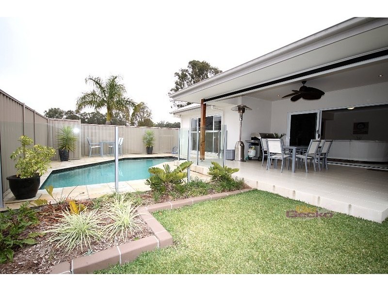 10 Seeana Cres, Bridgeman Downs QLD 4035