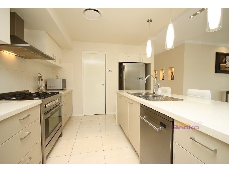 10 Seeana Cres, Bridgeman Downs QLD 4035