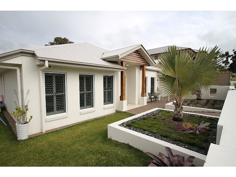 10 Seeana Cres, Bridgeman Downs QLD 4035