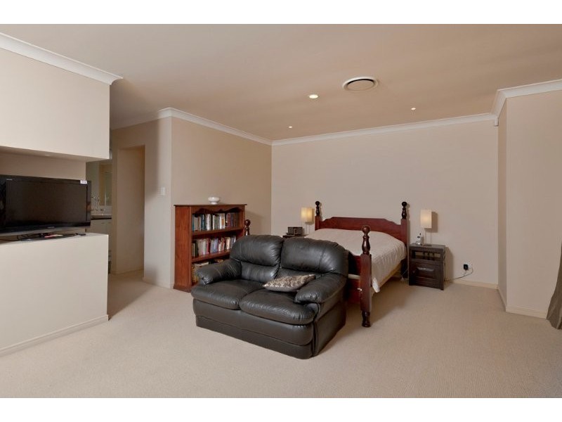 6 Estonia Avenue, Bridgeman Downs QLD 4035