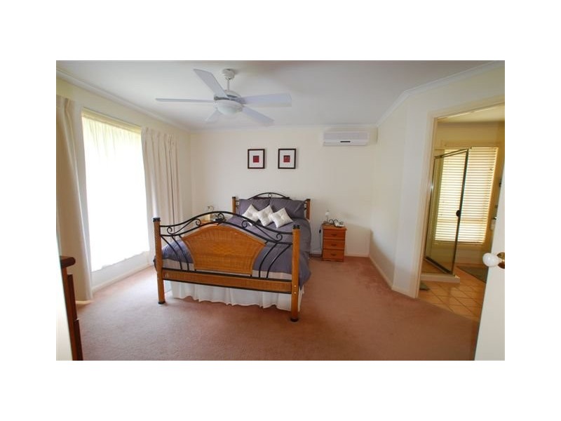 2 Tayla Close, Bridgeman Downs QLD 4035