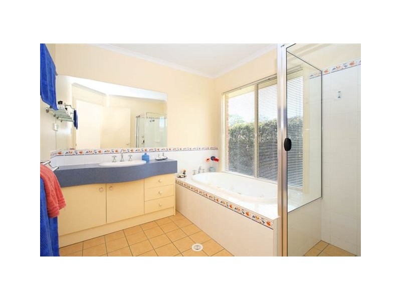 2 Tayla Close, Bridgeman Downs QLD 4035