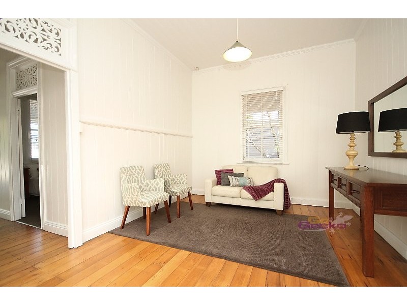 16 Lucy Street, Albion QLD 4010