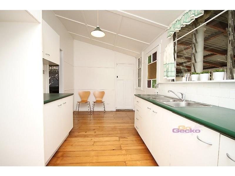 16 Lucy Street, Albion QLD 4010