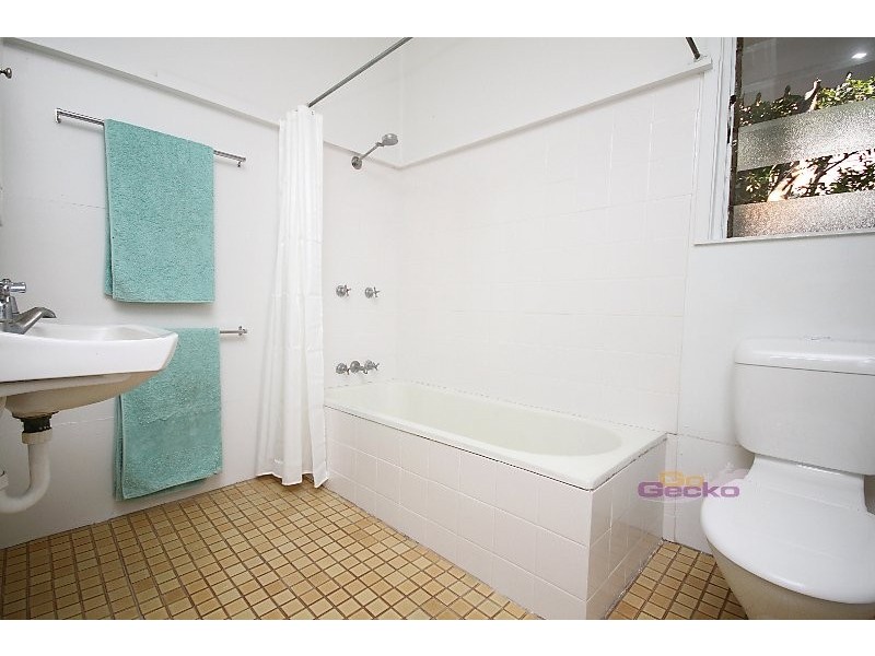 16 Lucy Street, Albion QLD 4010