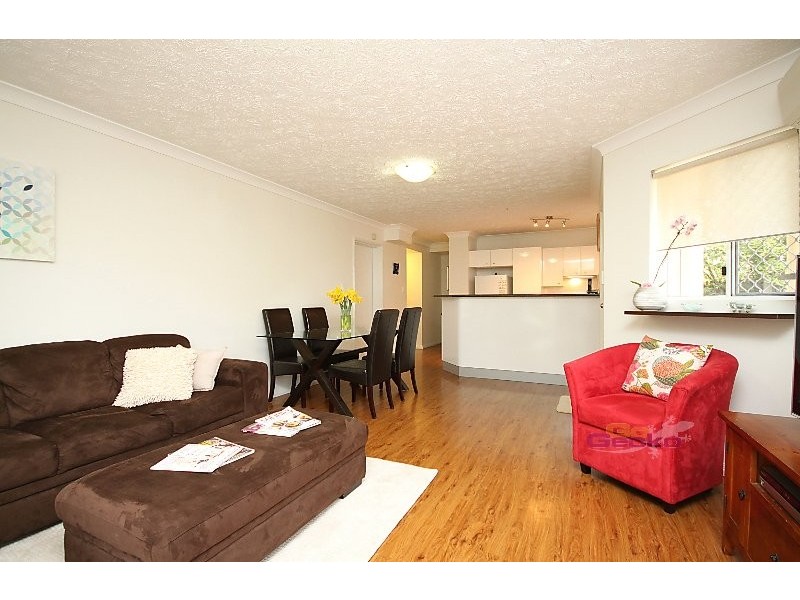 2/1 Hall Street, Northgate QLD 4013