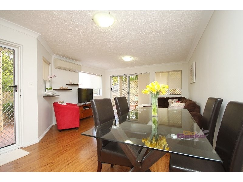 2/1 Hall Street, Northgate QLD 4013