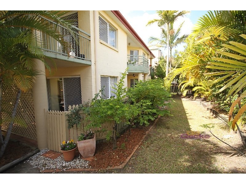 2/1 Hall Street, Northgate QLD 4013