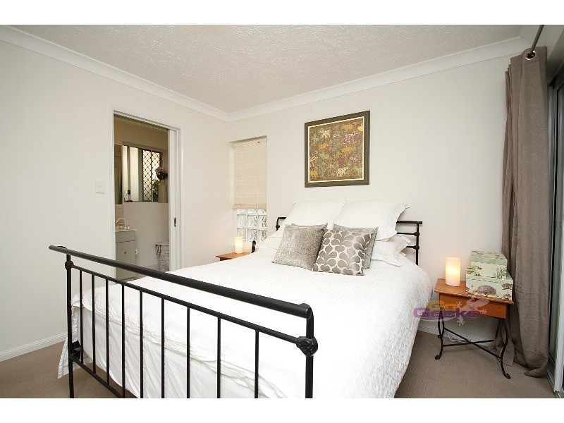 2/1 Hall Street, Northgate QLD 4013