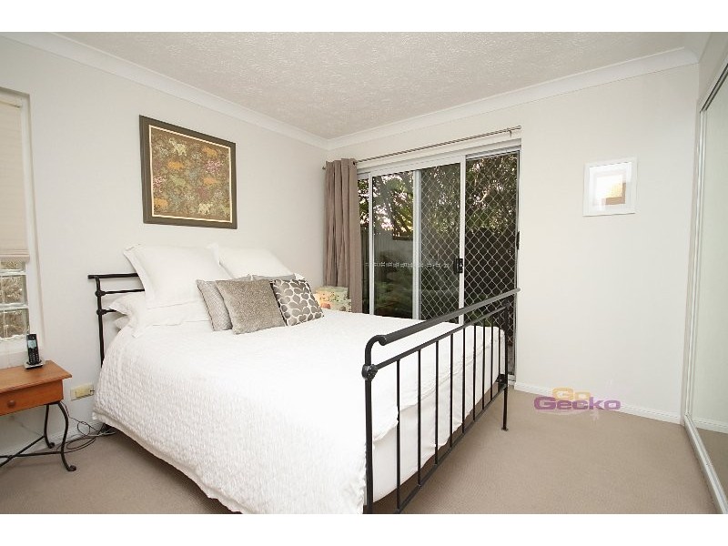 2/1 Hall Street, Northgate QLD 4013