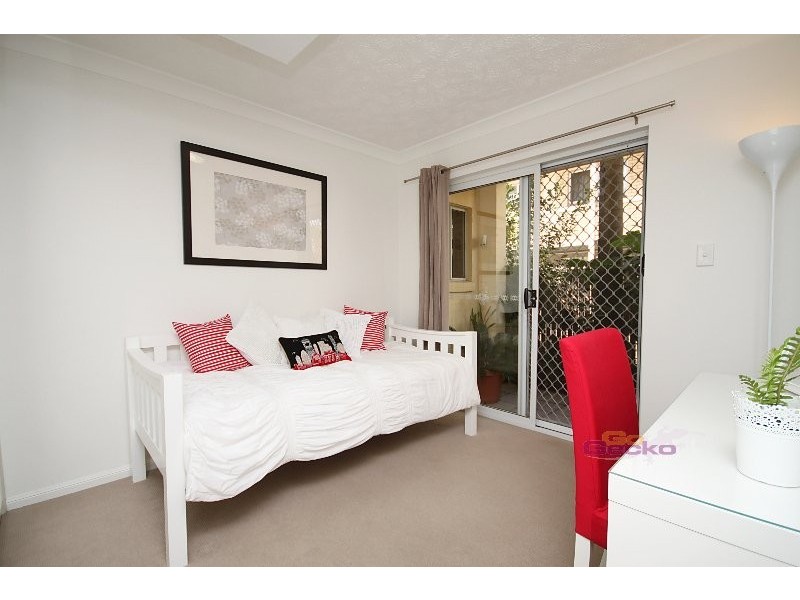 2/1 Hall Street, Northgate QLD 4013