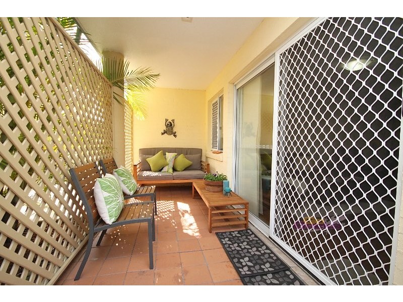 2/1 Hall Street, Northgate QLD 4013