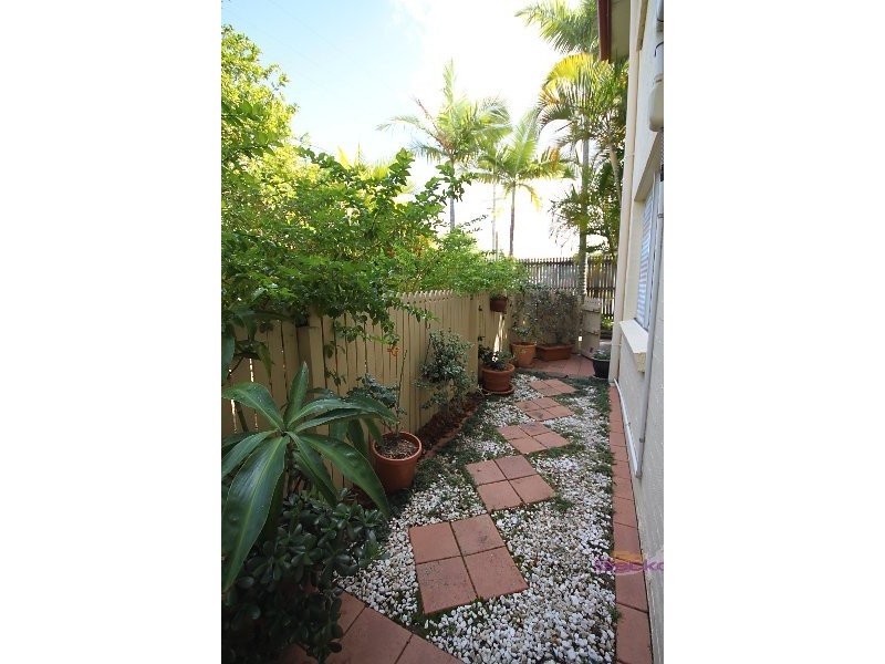 2/1 Hall Street, Northgate QLD 4013