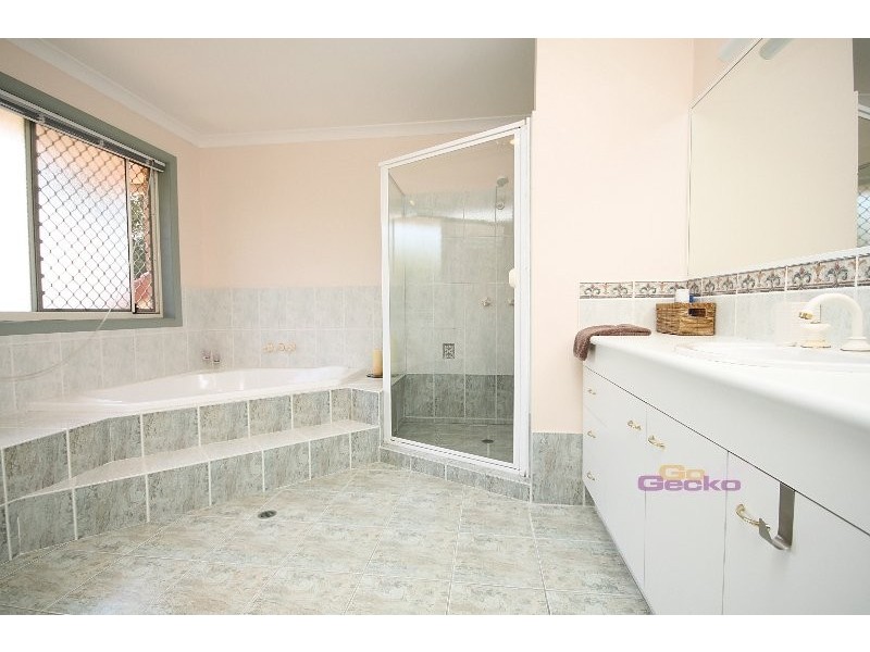 195 Bangalow St, Bridgeman Downs QLD 4035