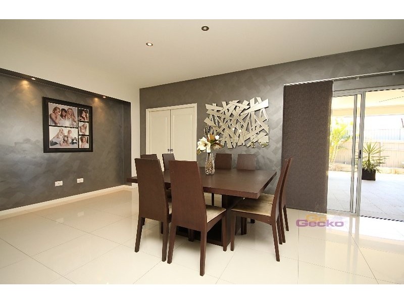 9 Cassia st, Bridgeman Downs QLD 4035