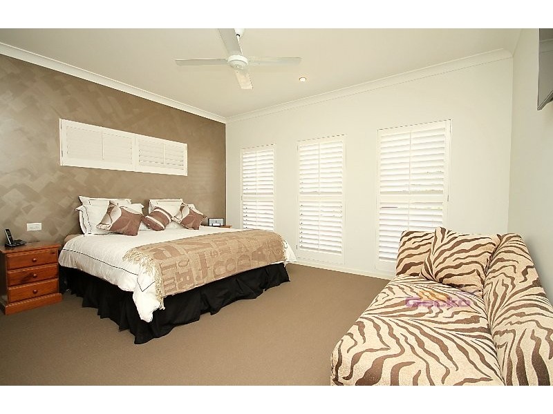 9 Cassia st, Bridgeman Downs QLD 4035