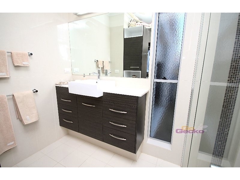 9 Cassia st, Bridgeman Downs QLD 4035