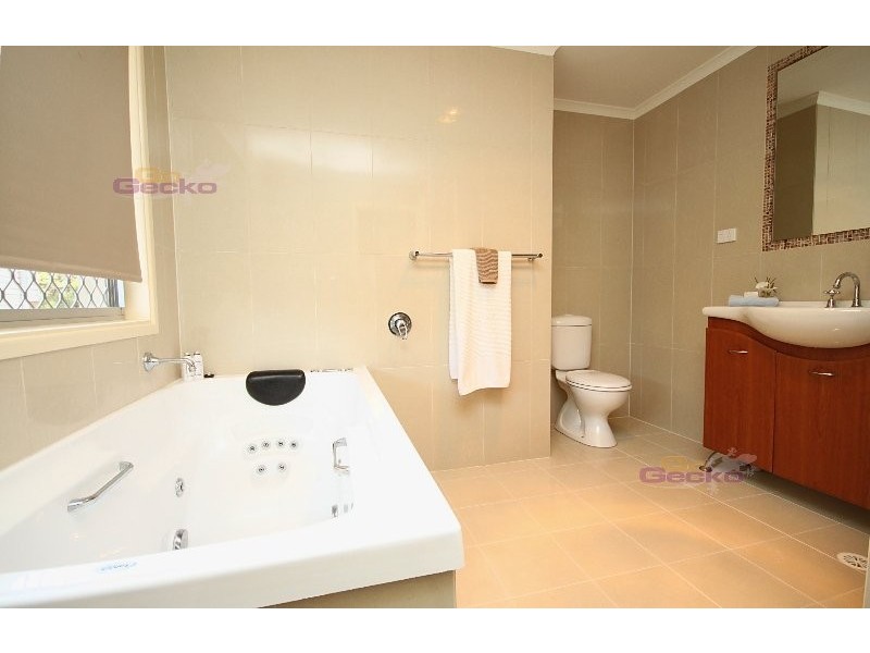 70 Elliott Rd, Banyo QLD 4014