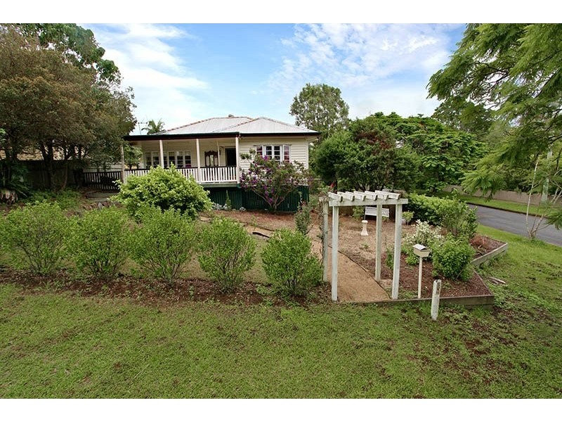 5 Joora Ave, Petrie QLD 4502