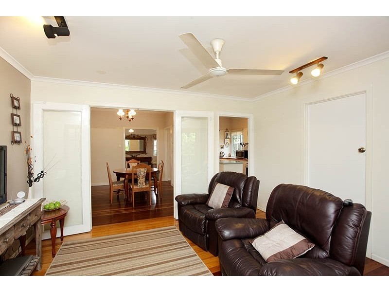 5 Joora Ave, Petrie QLD 4502