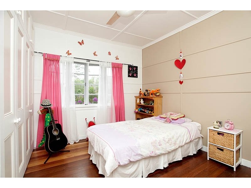 5 Joora Ave, Petrie QLD 4502