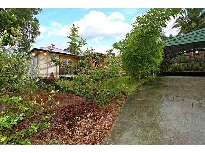 5 Joora Ave, Petrie QLD 4502