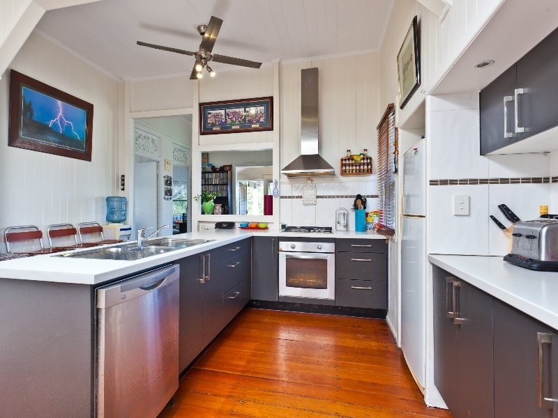 158 Rainbow St, Sandgate QLD 4017