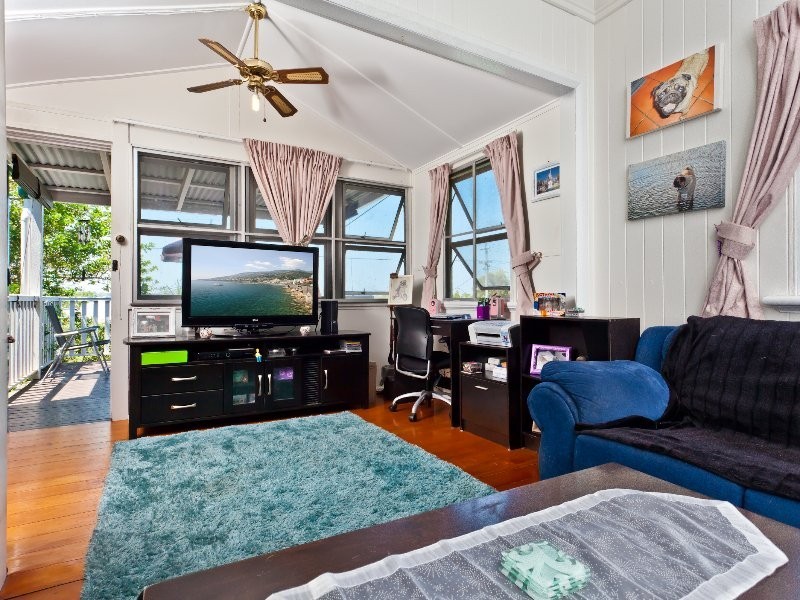 158 Rainbow St, Sandgate QLD 4017