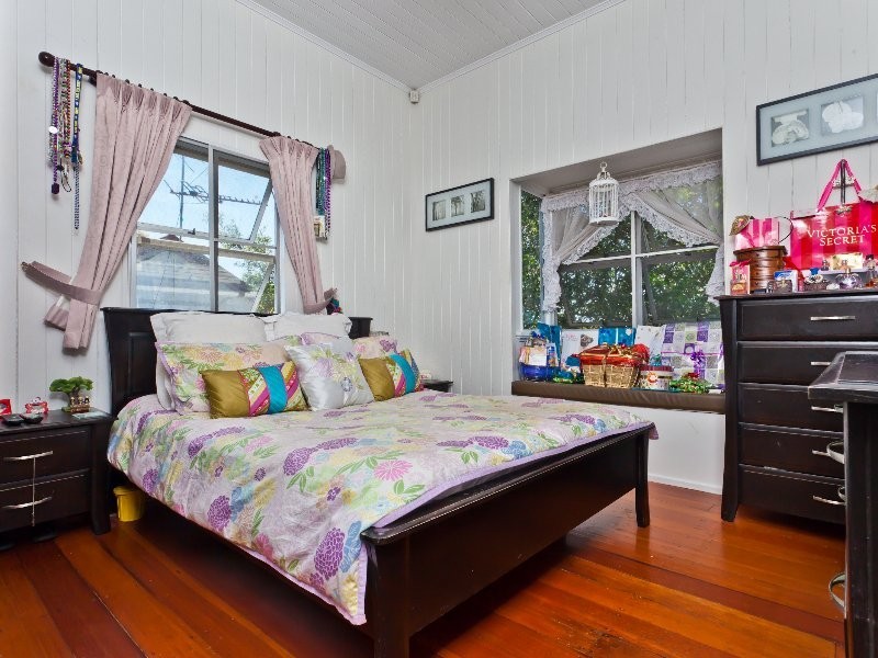 158 Rainbow St, Sandgate QLD 4017