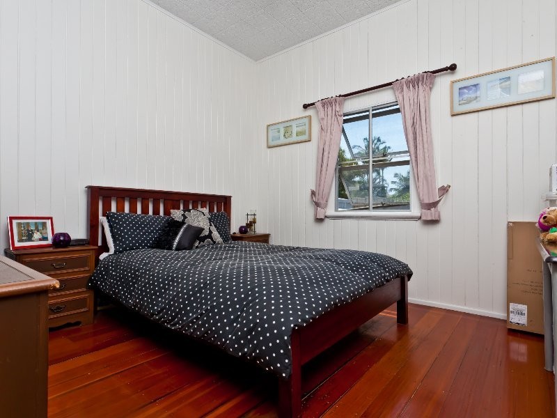 158 Rainbow St, Sandgate QLD 4017