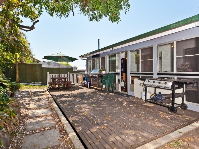 158 Rainbow St, Sandgate QLD 4017