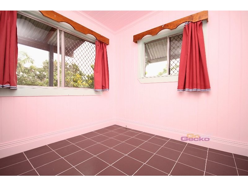 55 Cleveland St, Greenslopes QLD 4120