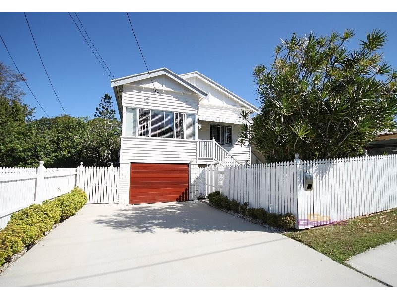 27 Wakefield St, Sandgate QLD 4017