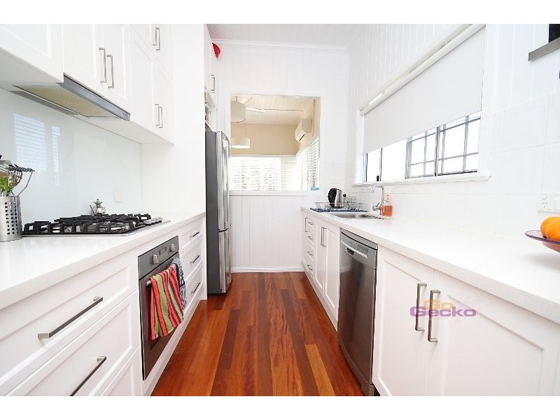 27 Wakefield St, Sandgate QLD 4017