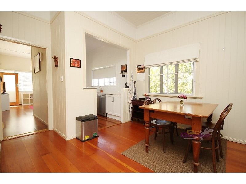 27 Wakefield St, Sandgate QLD 4017