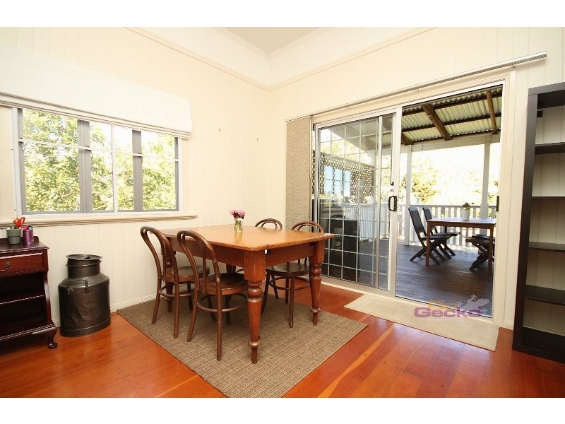 27 Wakefield St, Sandgate QLD 4017