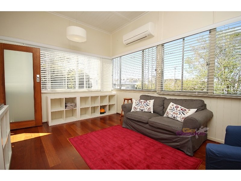 27 Wakefield St, Sandgate QLD 4017