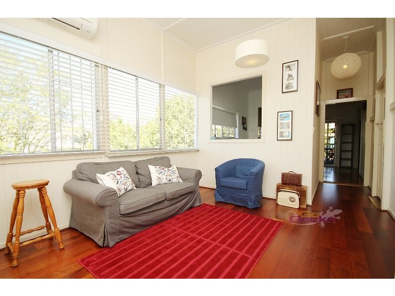 27 Wakefield St, Sandgate QLD 4017