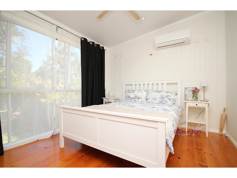 27 Wakefield St, Sandgate QLD 4017