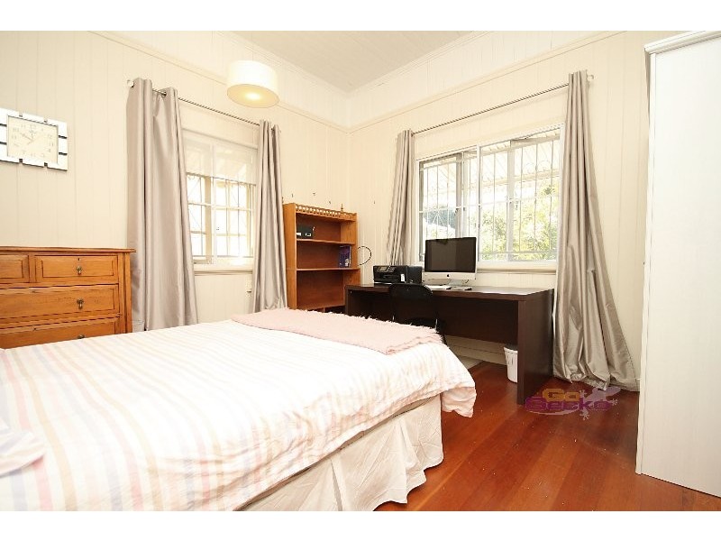 27 Wakefield St, Sandgate QLD 4017