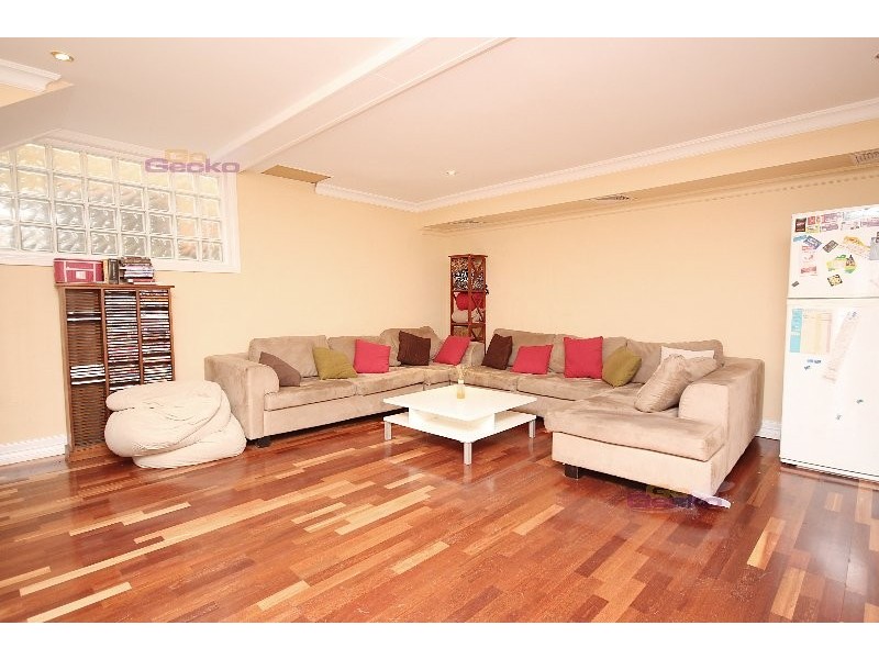 19 Cox Road, Windsor QLD 4030