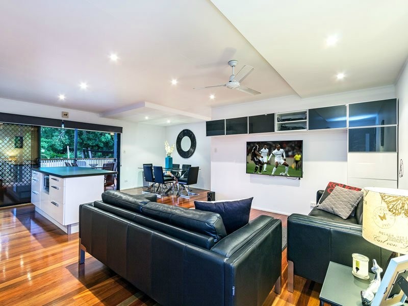 6 St Helens Road, Mitchelton QLD 4053