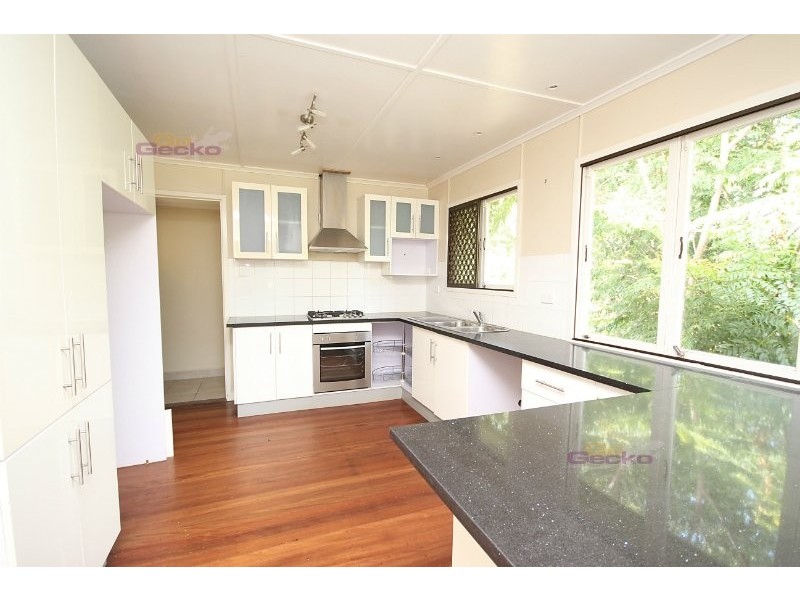 16 Deerdale Street, Stafford Heights QLD 4053