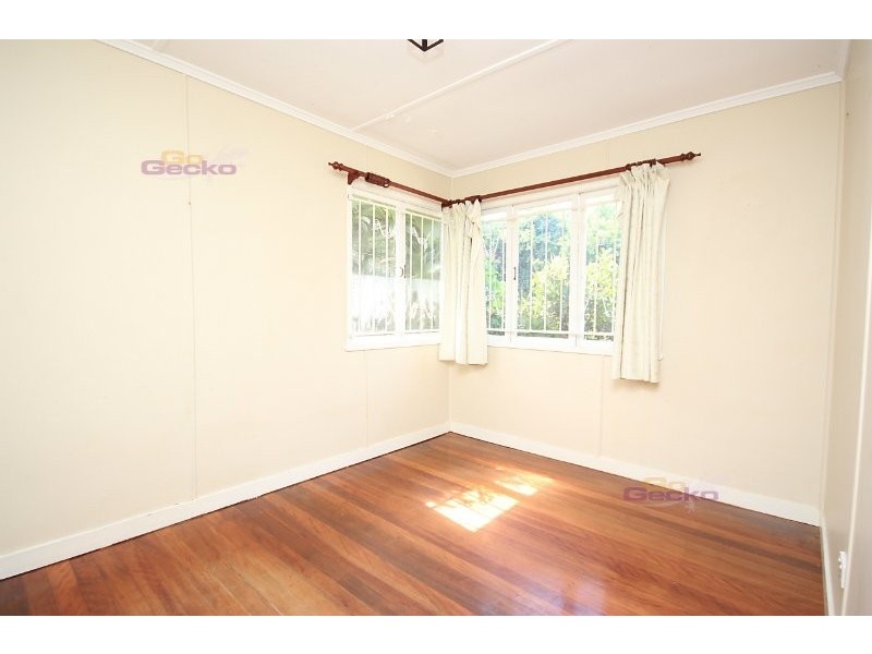 16 Deerdale Street, Stafford Heights QLD 4053