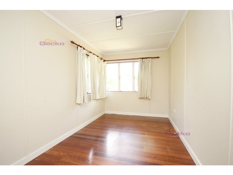 16 Deerdale Street, Stafford Heights QLD 4053