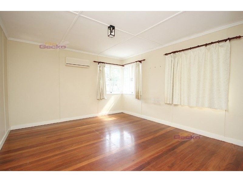 16 Deerdale Street, Stafford Heights QLD 4053