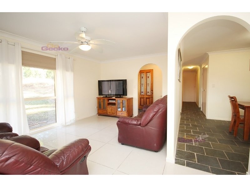 23 Gordon Road, Ferny Hills QLD 4055