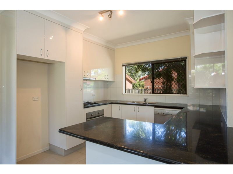 2/62 Victor Avenue, Paradise Point QLD 4216