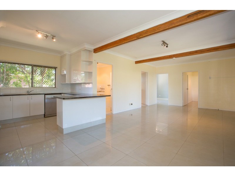 2/62 Victor Avenue, Paradise Point QLD 4216